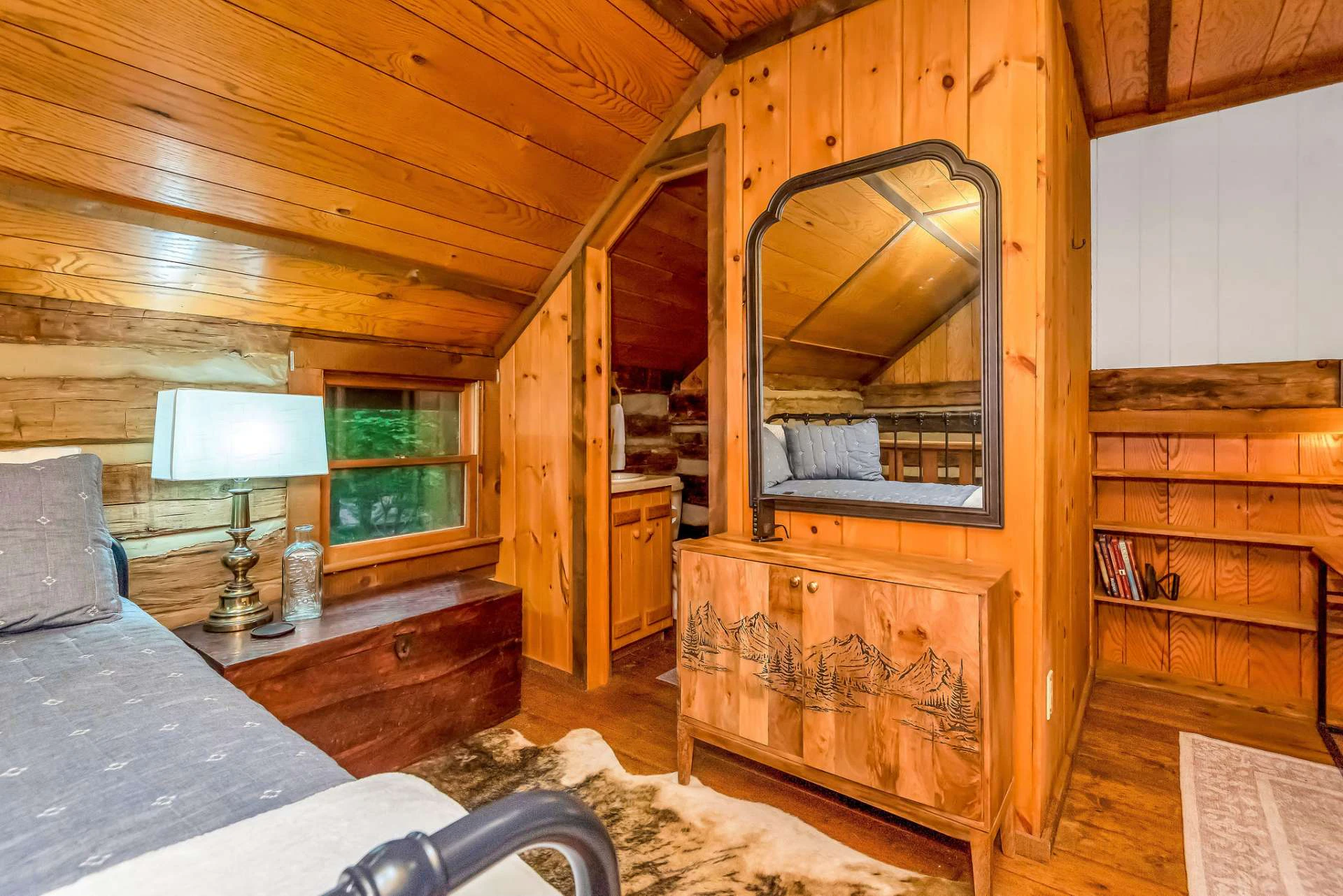 Image number 5 for the current listing